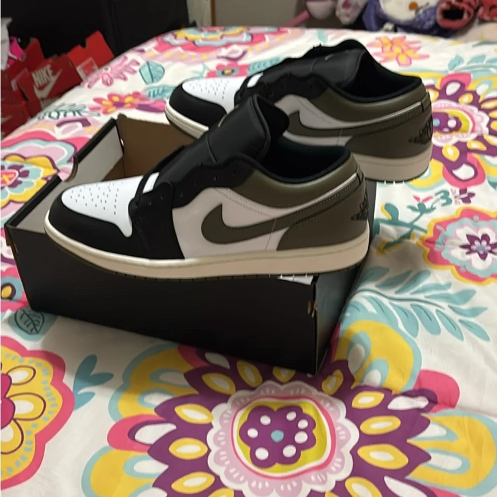 Men’s Air Jordan 1 Low Black,White olive green Sneakers